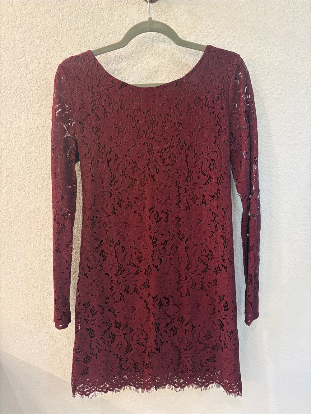 Women’s Lace Long-Sleeve Bodycon Dress - Burgundy
